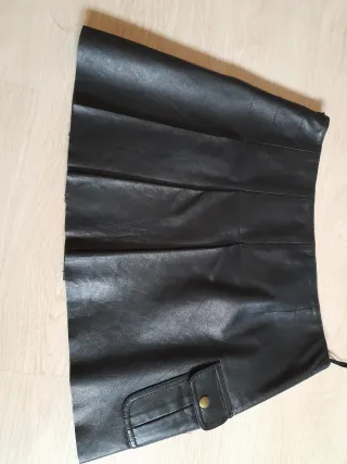 Minifalda de piel Mango Negra