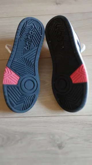 Zapatillas Adidas Blancas y Rojas