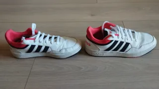 Zapatillas Adidas Blancas y Rojas