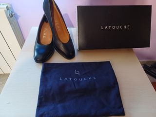 Zapatos de tacón negros Latouche moda femenina.