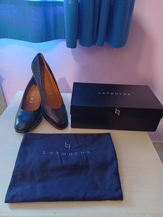 Zapatos de tacón negros Latouche moda femenina.