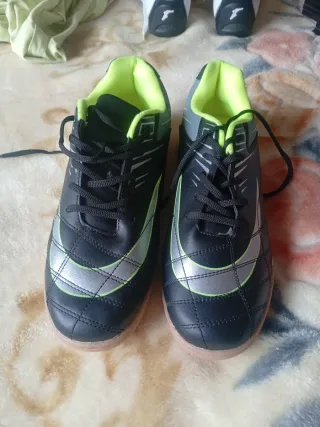 Zapatillas Fútbol Sala Negras y Verdes