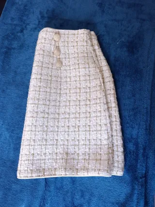 Falda cuadros dorada y blanca