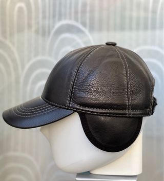 Gorra de piel negra