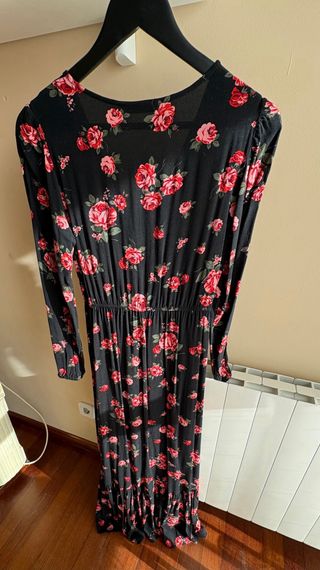 Vestido negro flores Stradivarius