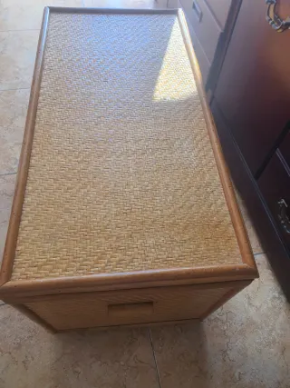Baúl de mimbre y madera