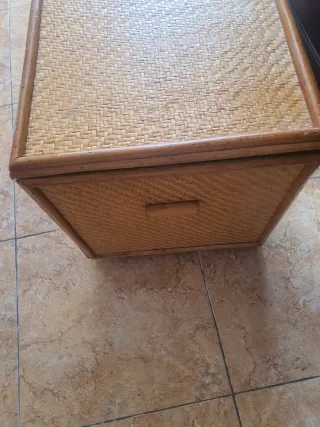 Baúl de mimbre y madera