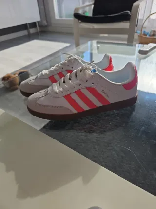 Adidas Samba Blancas y coral