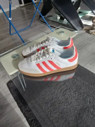 Adidas Samba Blancas y coral