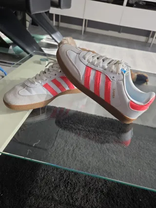 Adidas Samba Blancas y coral