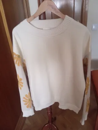 Sudadera beige detalle flores talla M