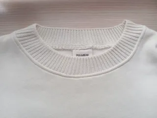 Sudadera beige detalle flores talla M