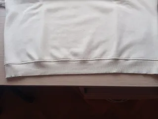 Sudadera beige detalle flores talla M