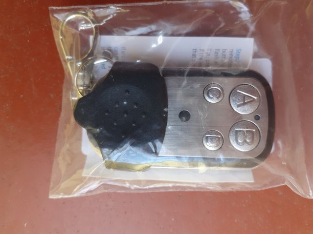 Comando garage universale 4 pulsanti + batteria