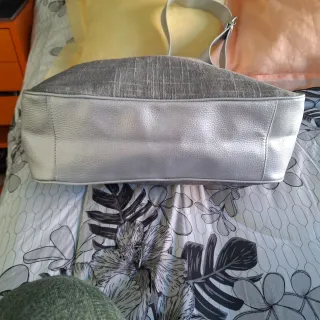 Bolso Calvin Klein Gris y Plateado