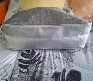 Bolso Calvin Klein Gris y Plateado