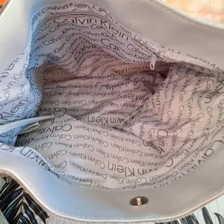 Bolso Calvin Klein Gris y Plateado