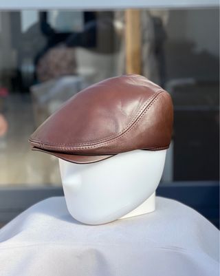 Boina de piel marrón