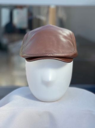 Boina de piel marrón