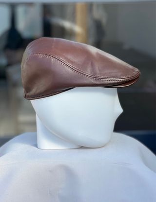 Boina de piel marrón