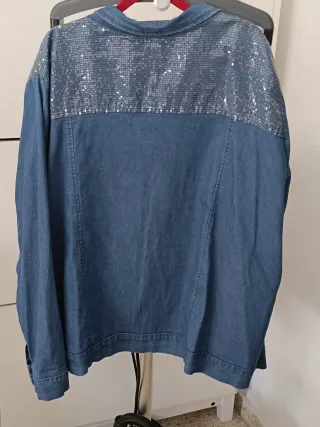 Chaqueta vaquera con lentejuelas