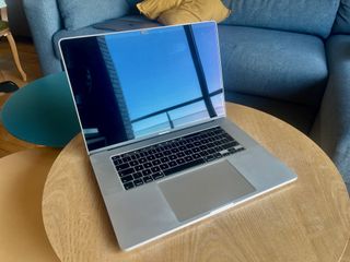 MacBook Pro 16 (2019) 16GB RAM 512GB SSD