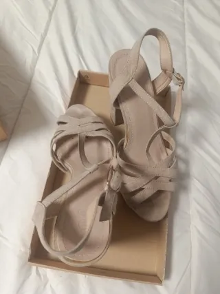 Sandalias beige plataforma talla 36