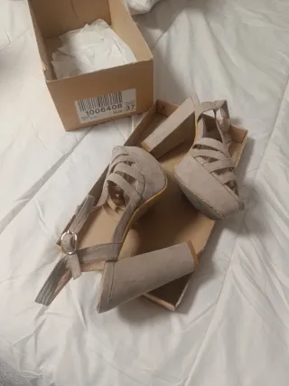 Sandalias beige plataforma talla 36