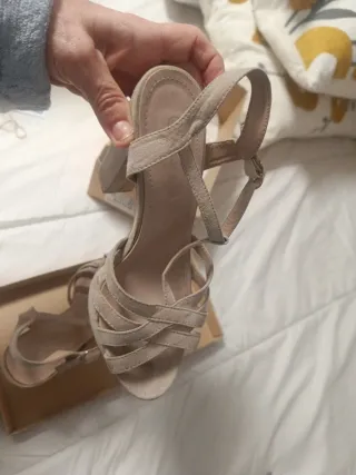 Sandalias beige plataforma talla 36