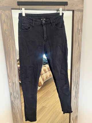 Pantalones negros vaqueros