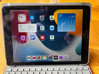 iPad 9ª Generación 64GB Wi-Fi + Teclado Logitech