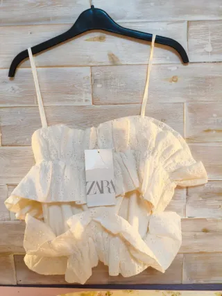 Camiseta Zara tirantes volantes bordada