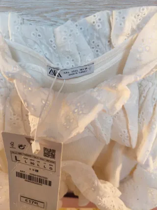 Camiseta Zara tirantes volantes bordada