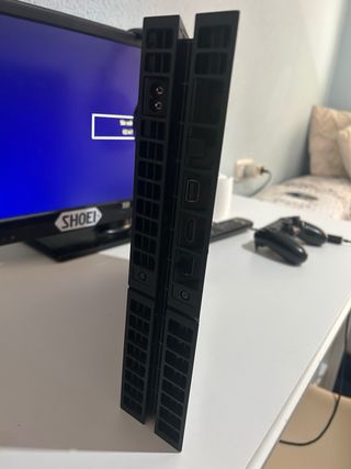 PS4 (PlayStation 4) Nera + Controller