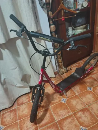 Patín Scooter Rojo con Ruedas Grandes