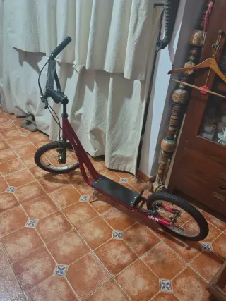 Patín Scooter Rojo con Ruedas Grandes