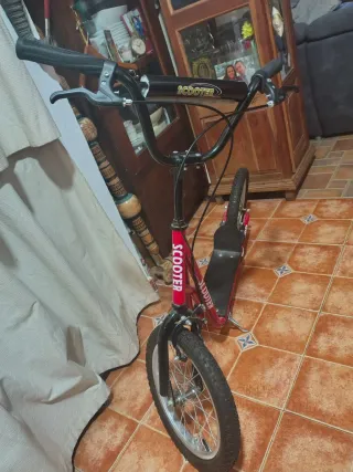 Patín Scooter Rojo con Ruedas Grandes
