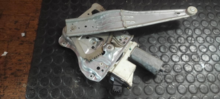 Motor elevalunas trasero izquierdo 92204610