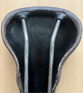 Sillín de bicicleta clásico ARIUS