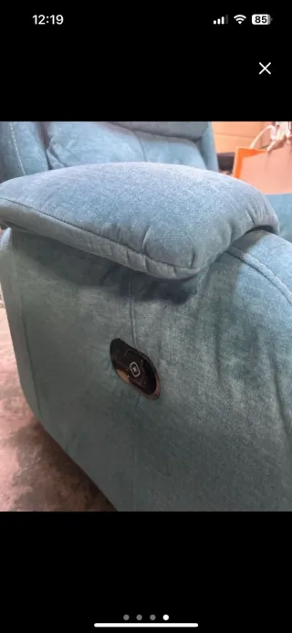 Sillón reclinable azul de tela