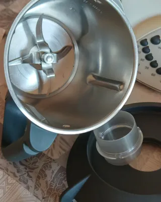 Thermomix TM 31 con accesorios y libros