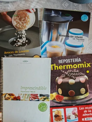 Thermomix TM 31 con accesorios y libros