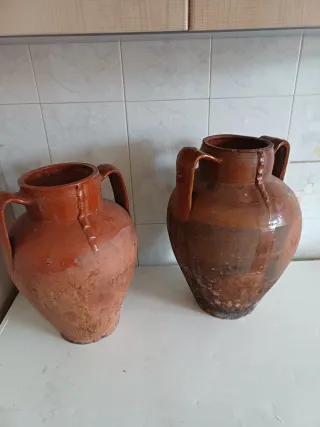 Cántaros antiguos de barro