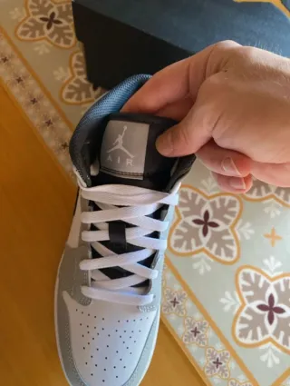 Nike Air Jordan 1 Mid Smoke Grey