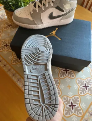 Nike Air Jordan 1 Mid Smoke Grey