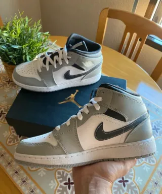 Nike Air Jordan 1 Mid Smoke Grey