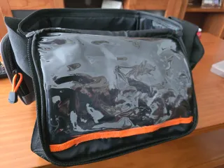 Bolso Savage Gear gris y naranja