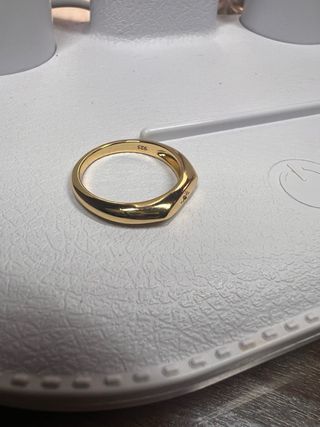 Anillo de plata bañado en oro con circonita