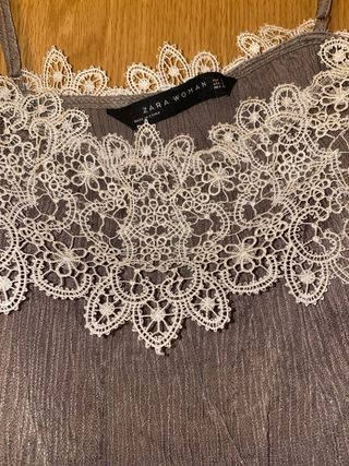 Top Zara encaje gris talla M