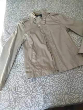 Cazadora hombre beige de Zara
